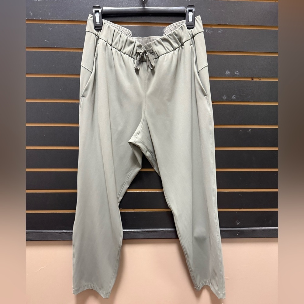 lululemon athletica Green pants with Elastic Waistband and Tapered Ankles - Picture 1 of 3